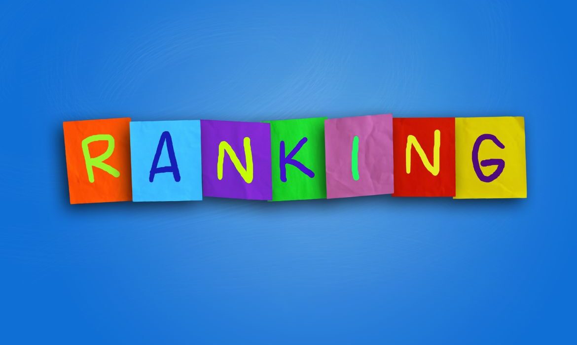 sticky notes with the text "RANKING"