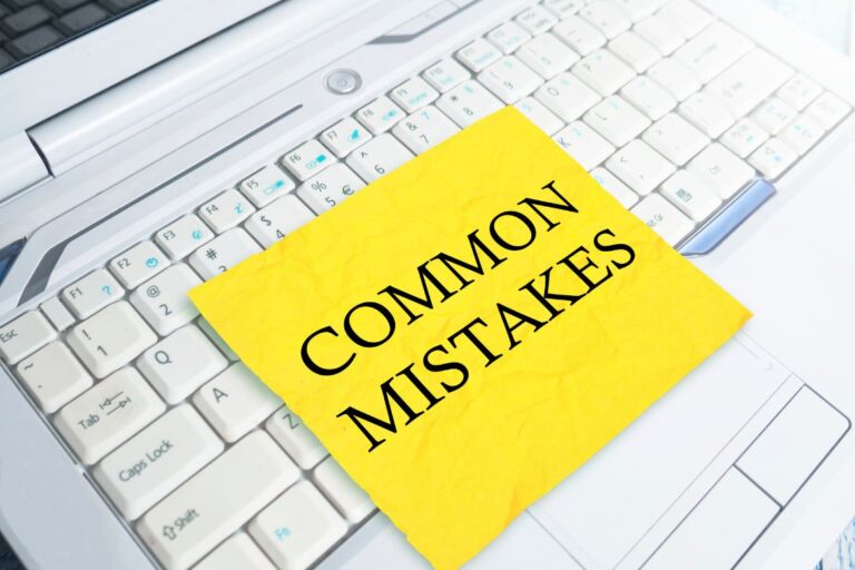 computer keyboard with note that reads "common mistakes"
